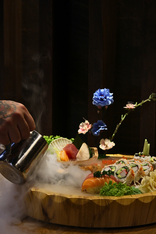 Genießen Sie die Vielfalt der japanischen Küche in unserem Sushi & Asia Restaurant in Ingolstadt. Entdecken Sie kunstvoll zubereitete Sushi-Rollen und authentische asiatische Köstlichkeiten.